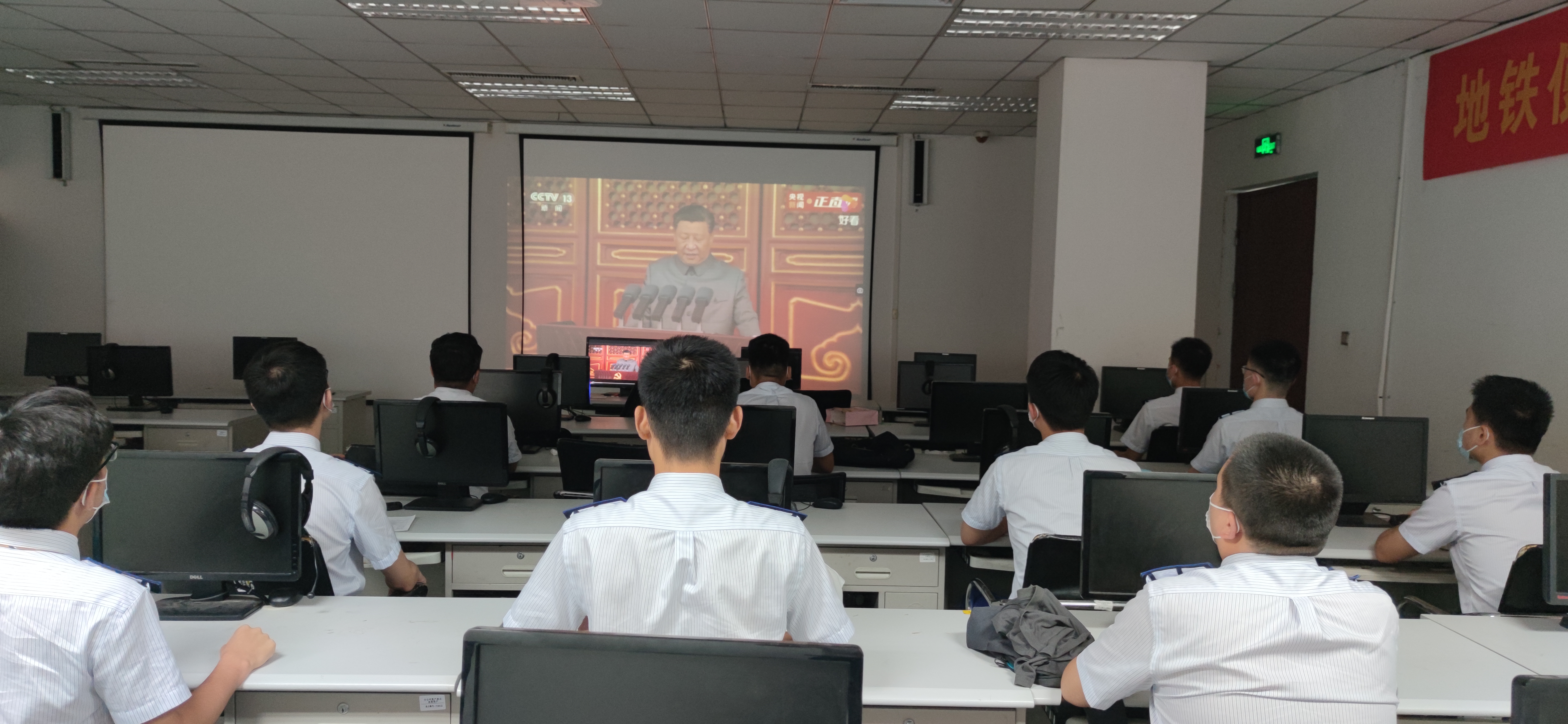 客運一中心黨委+鄭東車輛段模擬駕駛器+乘務一室.jpg